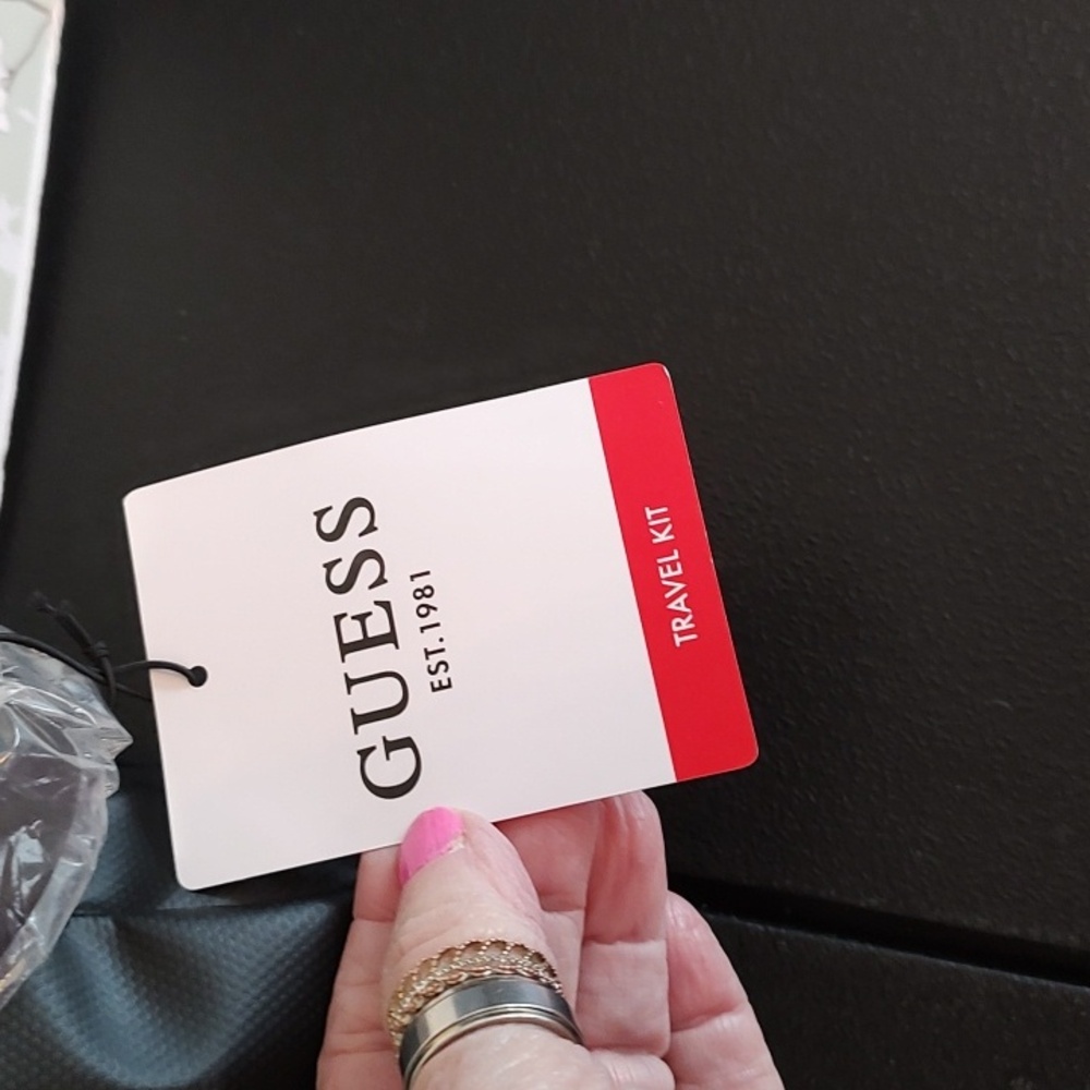 Guess And Flagship Travel Bags - Picture 6 of 11